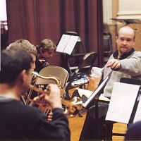 ЗАнятие со студенческим ансамблем ведет Дейв Дуглас