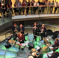 Caravan в универмаге Sevens