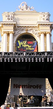 Сцена у Оперного театра