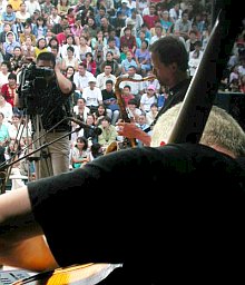 Йорма Тапио (саксофон) и Тапани Варис (контрабас) на гала-концерте фестиваля в Кызыле