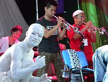 танцор буто и "Сибусасирадзу"